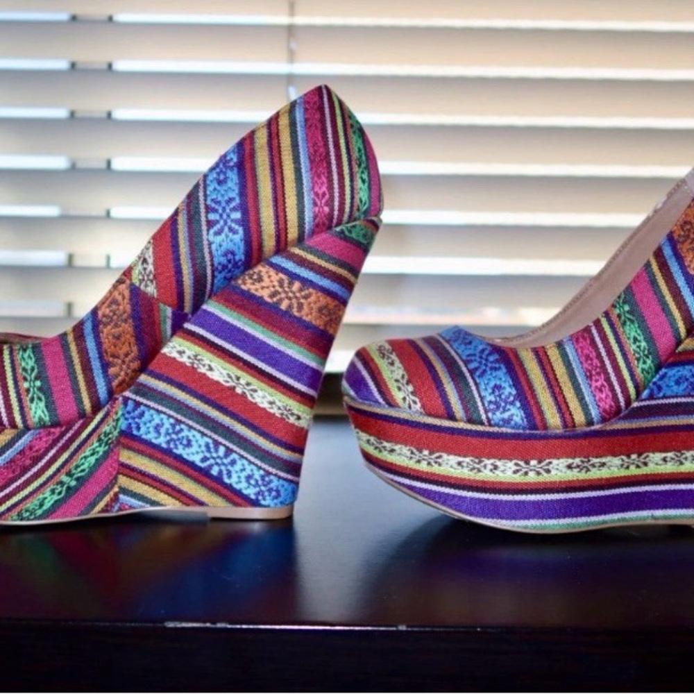 Steve Madden Multicolor Striped Wedges size 6.5